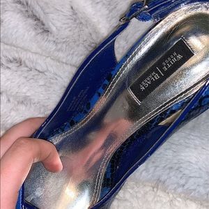 Blue snakeskin strappy wedge💙🦋